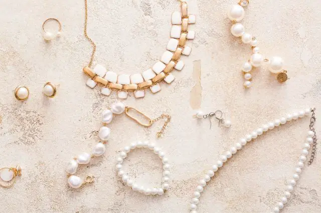 easy-steps-to-accessorize-gemstone-jewelry