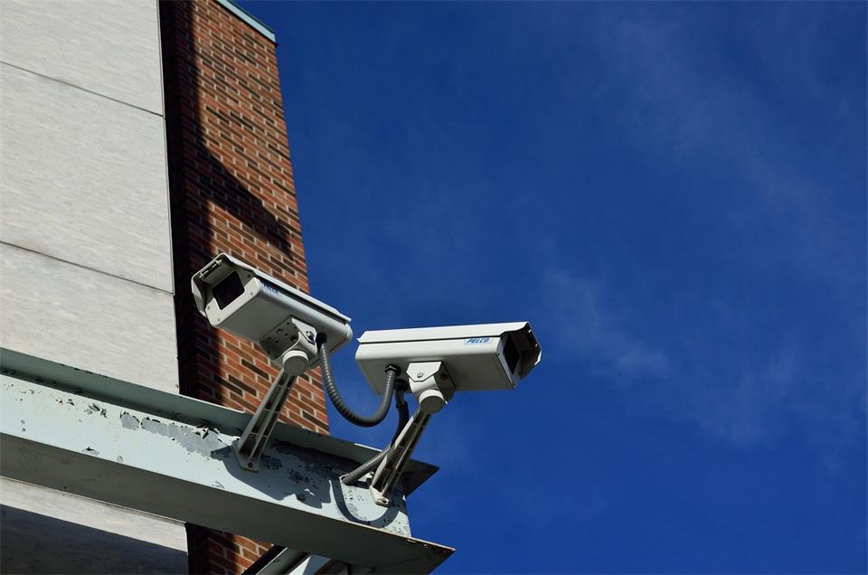 Evolution of Commercial Security How IP-Based Systems are Replacing Legacy Hardware